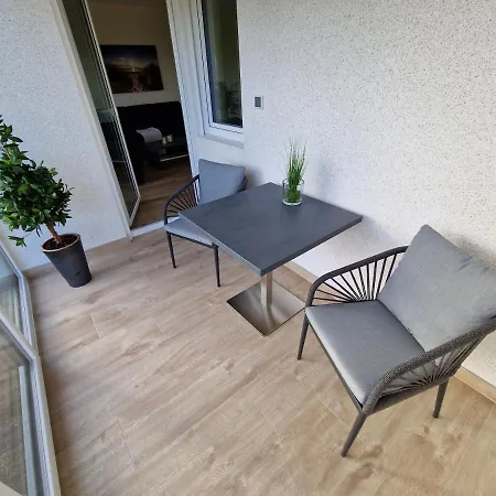 Nahe Meyer Werft In Ostfriesland Mit Kueche & Netflix Appartement